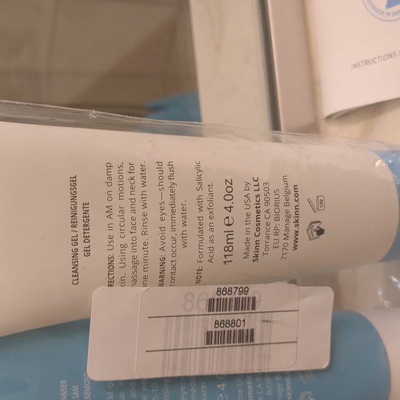 A.M. And P.M. Cleanser For Your Face - Picture 3 of 4